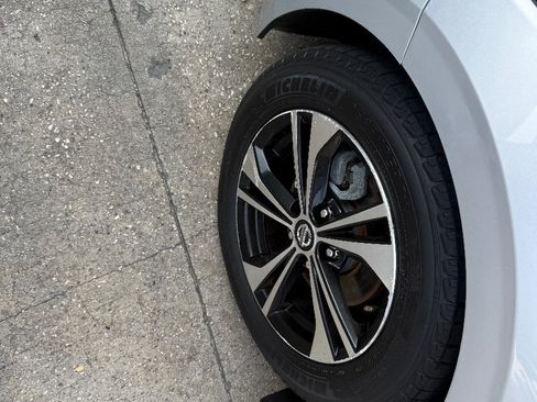 Used 2020 Nissan Sentra SV w/ Trunk Package FWD image 9