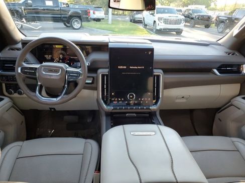 Used 2025 GMC Yukon Denali w/ Sun & Power Step Package image 11