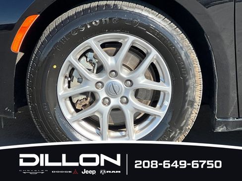 Used 2025 Chrysler Pacifica Select FWD image 27