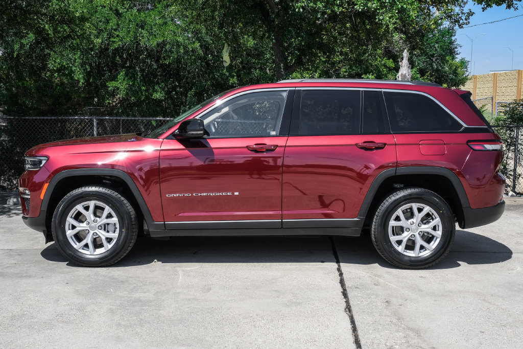 Used 2022 Jeep Grand Cherokee Limited RWD image 16