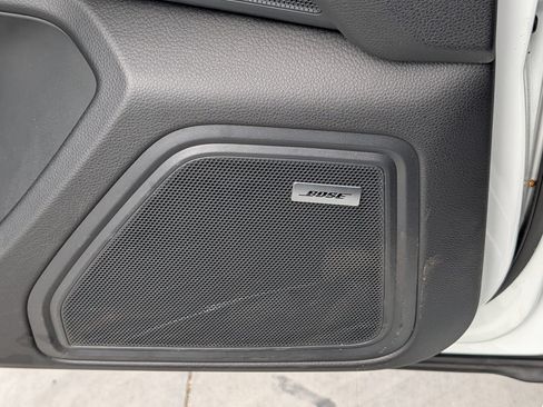Certified 2025 Porsche Macan AWD/4WD image 17