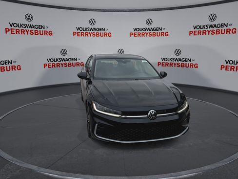New 2026 Volkswagen Jetta SE image 3