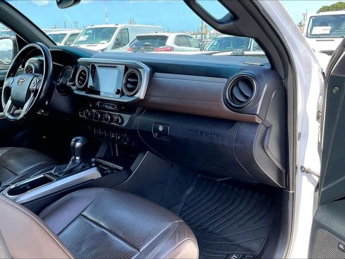 Used 2017 Toyota Tacoma Limited w/ Tow Package AWD/4WD image 23