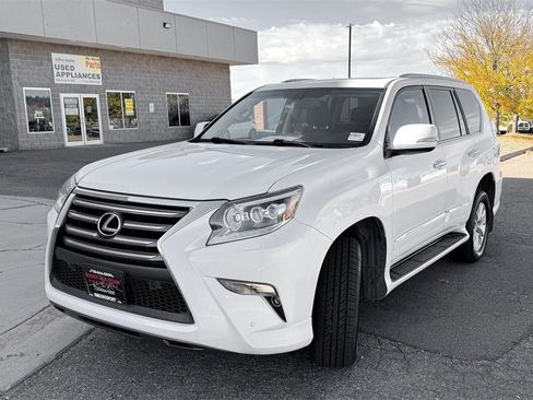 Used 2017 Lexus GX 460 image 4