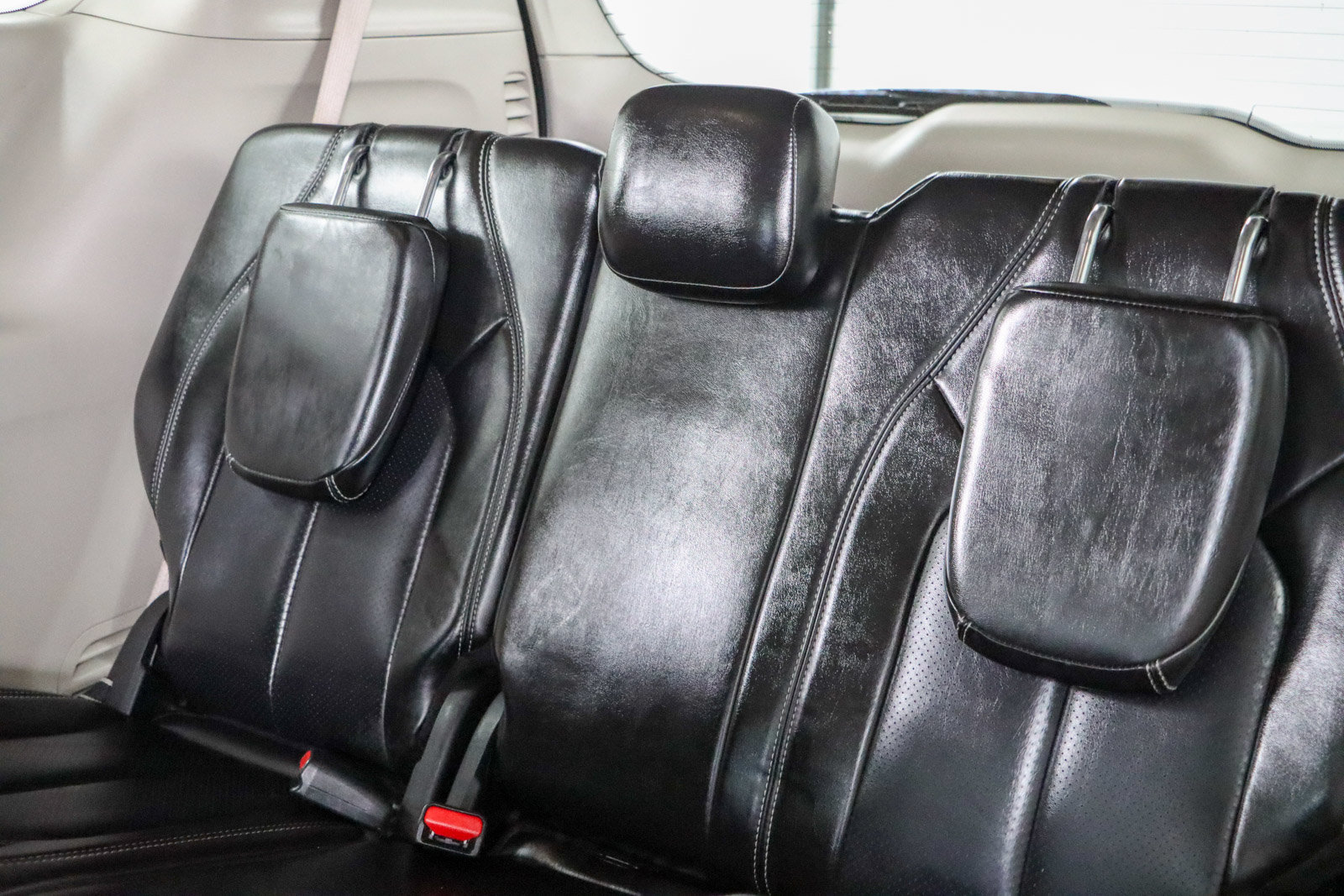Used 2023 Chrysler Pacifica Touring-L FWD image 25
