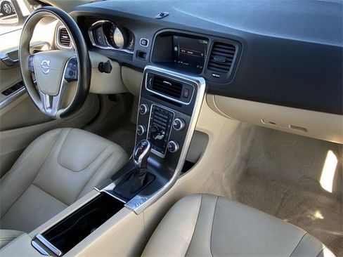Used 2015 Volvo S60 T5 Premier image 13