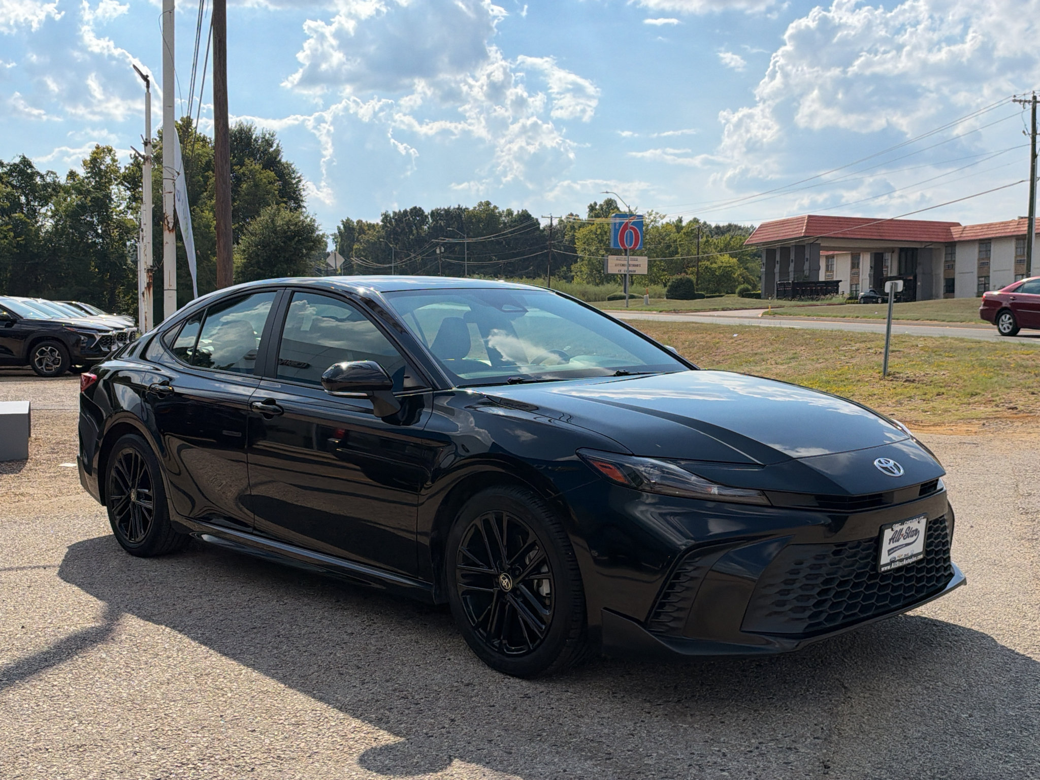 Used 2025 Toyota Camry SE FWD image 13