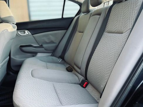 Used 2016 Toyota Corolla LE FWD image 8
