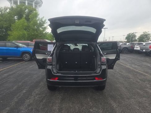 Used 2025 Jeep Compass Limited w/ Elite Group AWD/4WD image 38