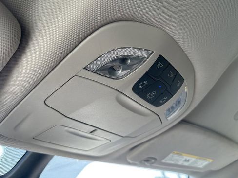 Used 2024 Chrysler Pacifica Touring-L FWD image 21
