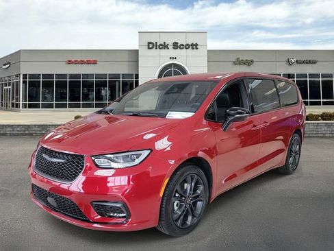 New 2026 Chrysler Pacifica Select image 2