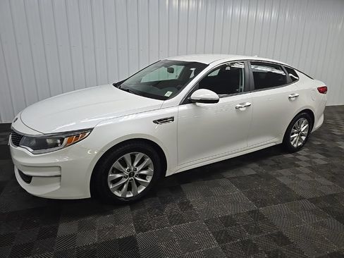 Used 2018 Kia Optima LX w/ 17" Alloy Wheels Package FWD image 6
