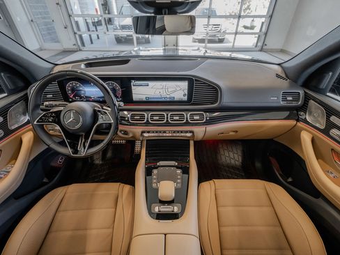 New 2026 Mercedes-Benz GLS 580 4MATIC image 8