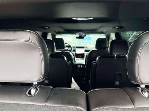 Used 2024 Jeep Grand Cherokee L Limited w/ Luxury Tech Group II image 10