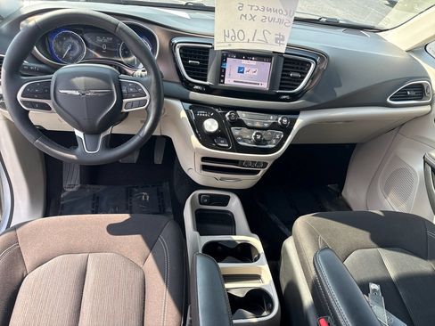 Used 2023 Chrysler Voyager LX FWD image 14