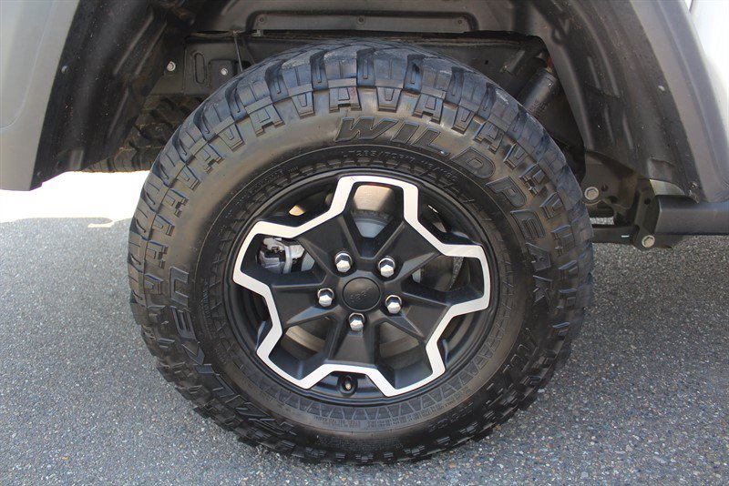 Used 2023 Jeep Gladiator Rubicon w/ Trailer Tow Package AWD/4WD image 29