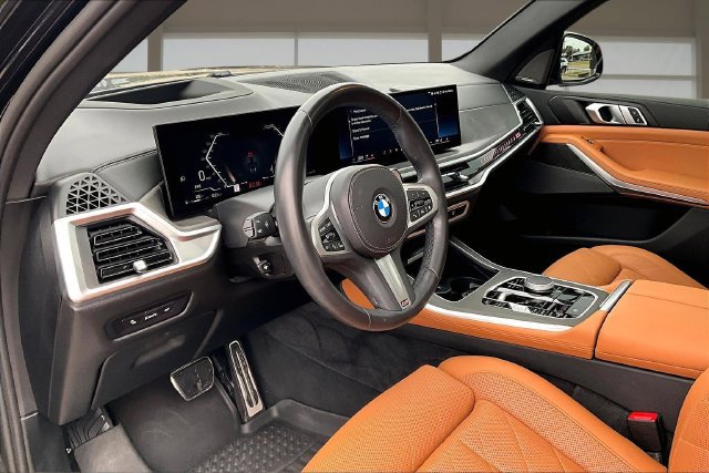 Used 2025 BMW X5 xDrive40i w/ M Sport Package AWD/4WD image 12