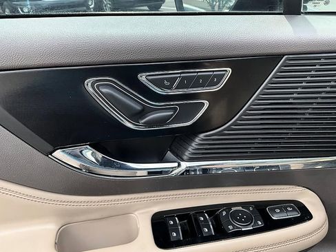 Used 2020 Lincoln Corsair AWD w/ Premium Package image 12