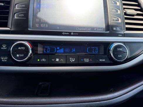 Used 2015 Toyota Highlander XLE AWD/4WD image 11