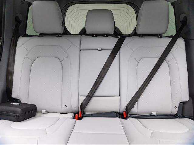 New 2026 Land Rover Defender 110 X-Dynamic SE AWD/4WD image 17