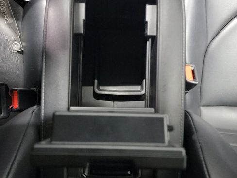 Used 2022 Toyota Highlander XLE AWD/4WD image 29