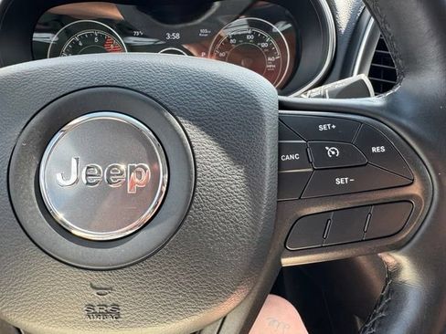 Used 2020 Jeep Cherokee Trailhawk w/ Comfort/Convenience Group AWD/4WD image 28