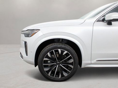 New 2026 Volvo XC90 B5 Plus w/ Protection Package Premier image 31