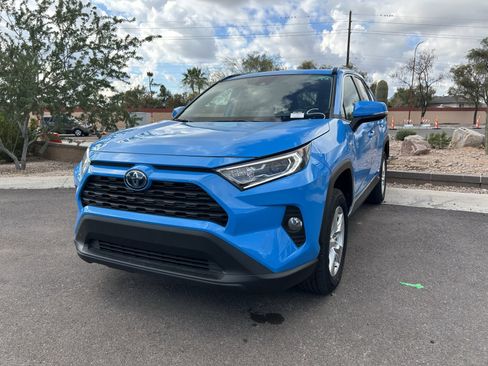 Used 2021 Toyota RAV4 XLE w/ Convenience Package image 7