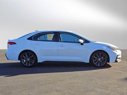 Used 2024 Toyota Corolla SE w/ SE Premium Package FWD image 2