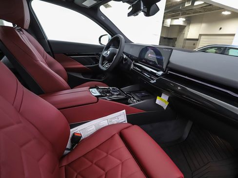 Used 2026 BMW 530i xDrive w/ M Sport Package image 31