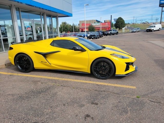 Used 2025 Chevrolet Corvette Z06 RWD image 4
