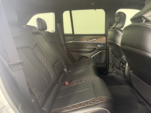 Used 2022 Jeep Grand Cherokee Summit w/ Advanced Protech Group IV AWD/4WD image 14