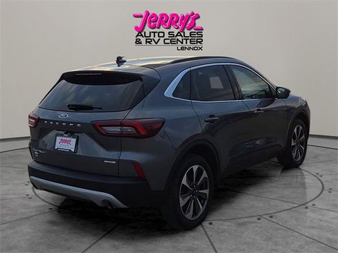 Used 2023 Ford Escape Platinum image 5