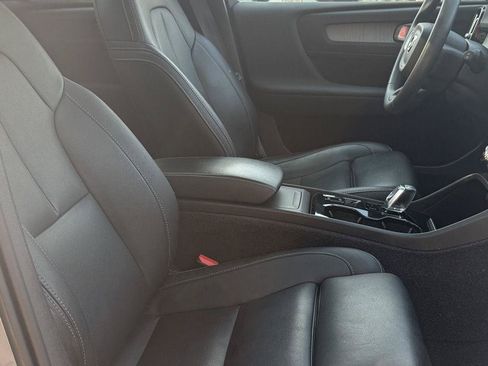 Used 2024 Volvo XC40 B5 Plus AWD/4WD image 15