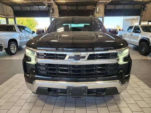 Used 2024 Chevrolet Silverado 1500 LT w/ Z71 Off-Road Package AWD/4WD image 2