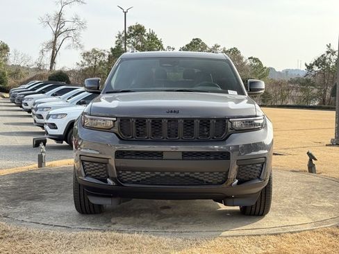 New 2025 Jeep Grand Cherokee L Altitude image 2