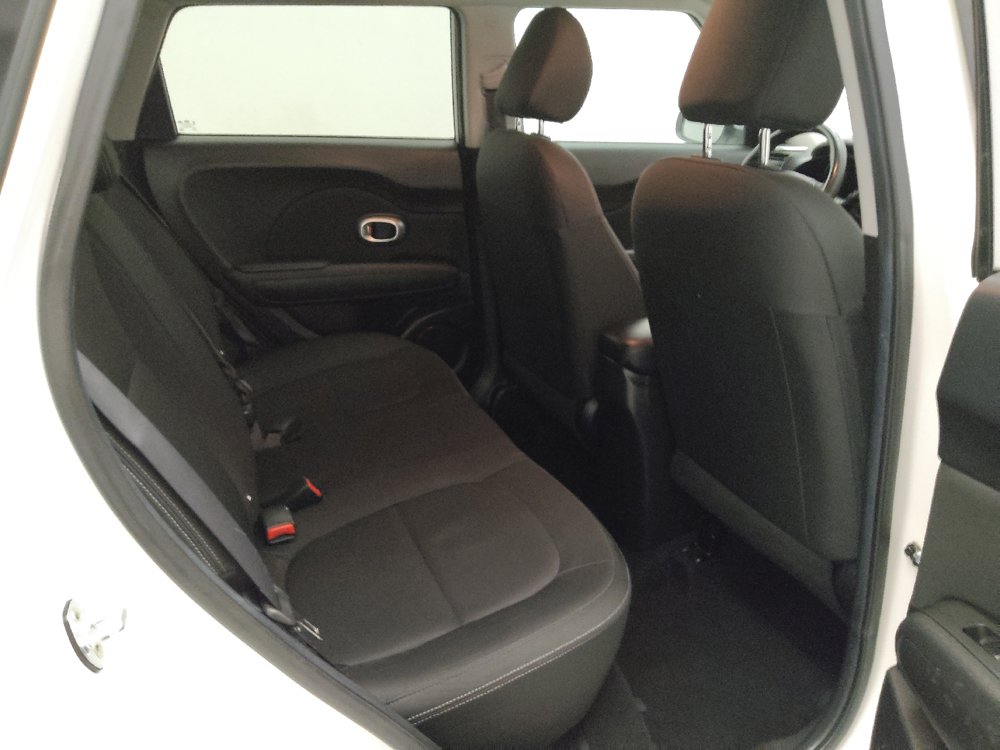 Used 2016 Kia Soul FWD image 19