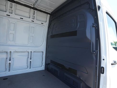 Used 2024 Mercedes-Benz Sprinter 2500 image 10