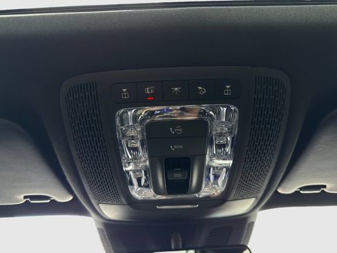 Used 2020 Mercedes-Benz GLB 250 4MATIC w/ Premium Package image 34