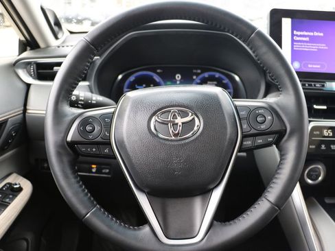 Used 2023 Toyota Venza Limited image 8