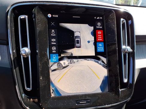 New 2026 Volvo XC40 B5 Plus w/ Protection Package Premier AWD/4WD image 18