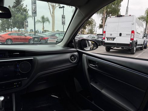 Used 2019 Toyota Corolla SE w/ Carpet Mat Package (TMS) FWD image 16