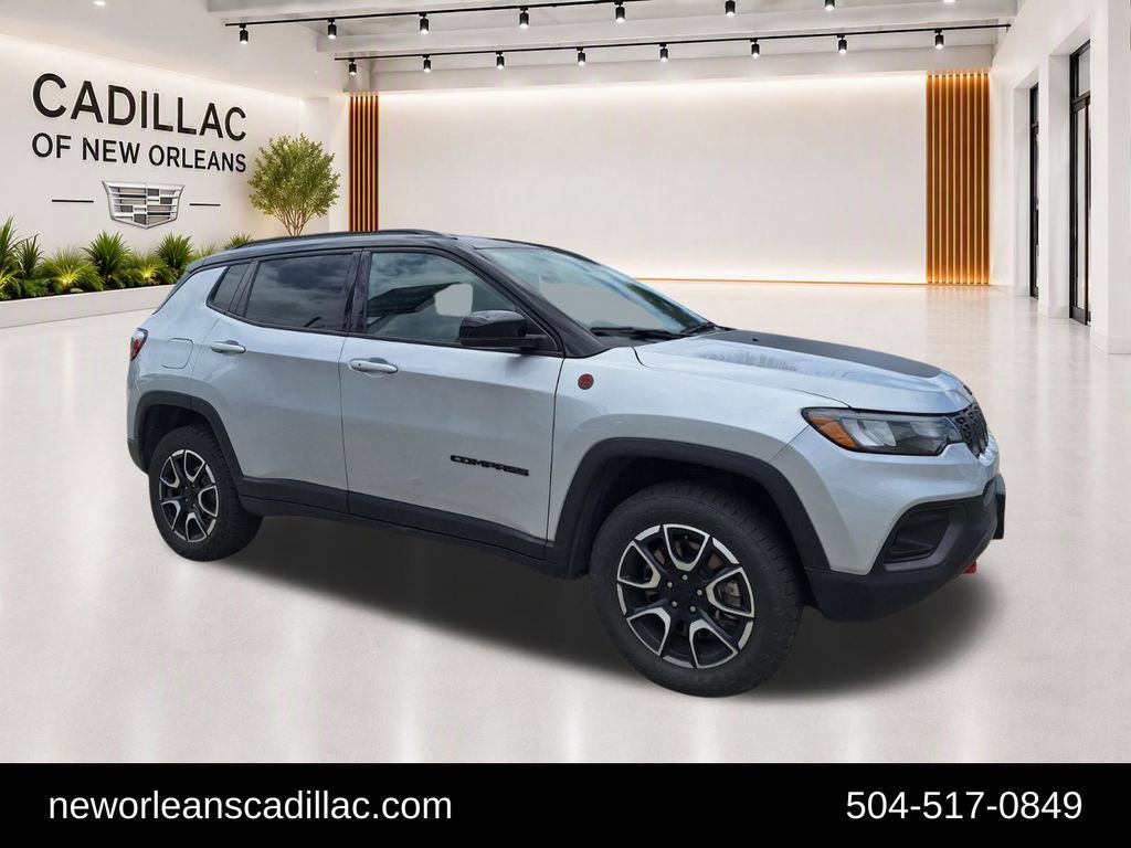 Used 2024 Jeep Compass Trailhawk AWD/4WD image 1