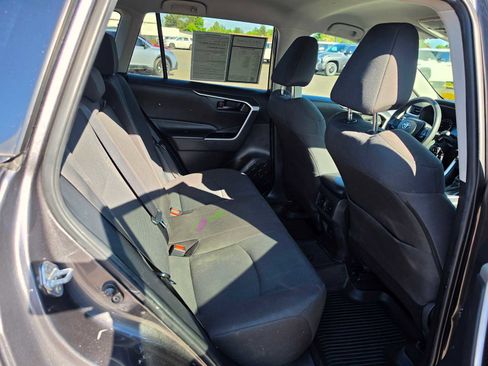 Used 2022 Toyota RAV4 LE AWD/4WD image 12