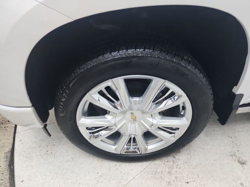 Used 2023 Chevrolet Silverado 1500 High Country w/ Technology Package AWD/4WD image 14