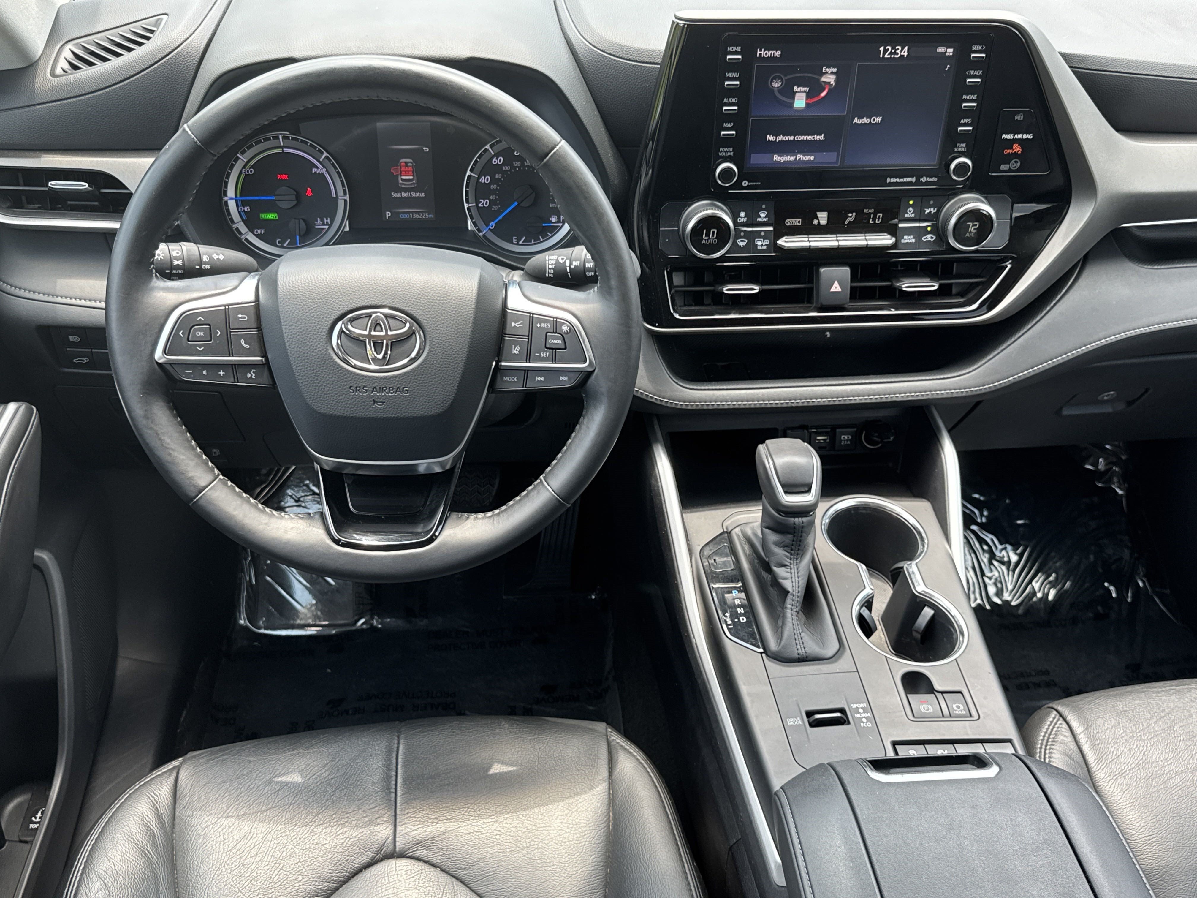 Used 2020 Toyota Highlander LE FWD image 25