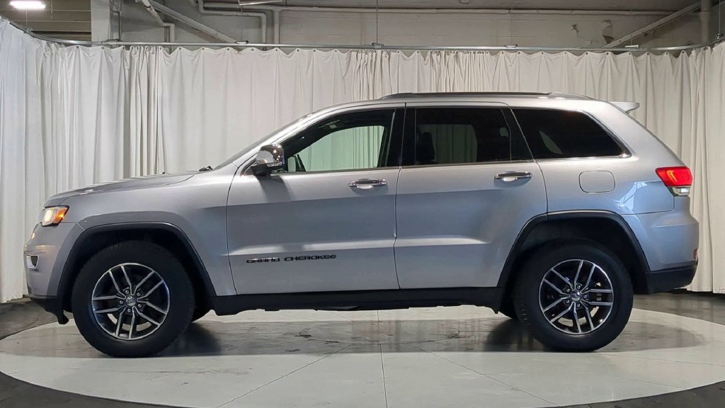 Used 2017 Jeep Grand Cherokee Limited AWD/4WD image 6