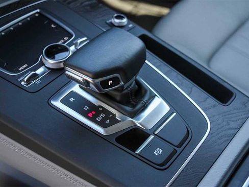 Used 2020 Audi Q5 e Prestige w/ Prestige Package image 18