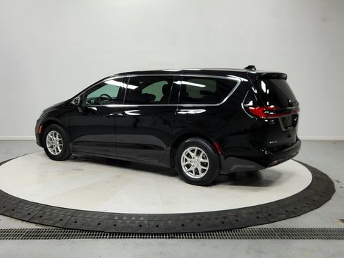 Used 2025 Chrysler Pacifica Select FWD image 6