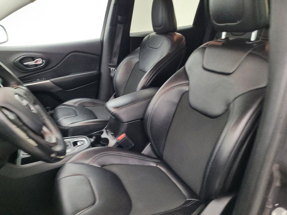 Used 2019 Jeep Cherokee Latitude Plus FWD image 17
